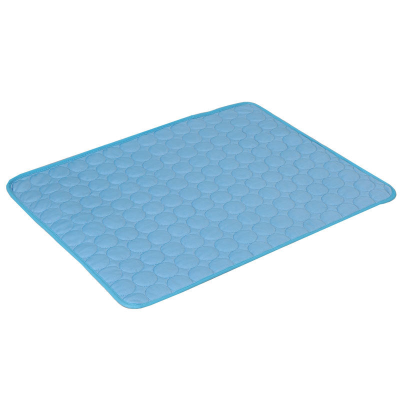 Close-up of the breathable fabric on the pet cooling mat